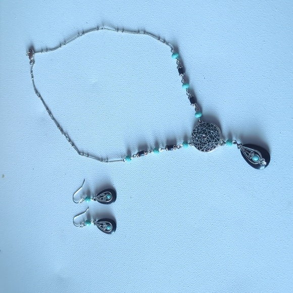 Elegant Silver and Turquoise Jewelry Set - Picture 3 of 12